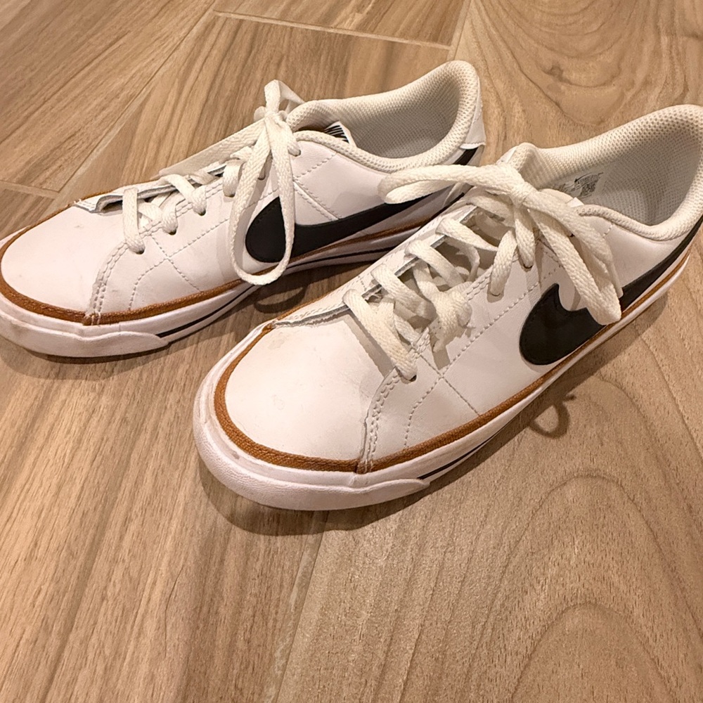 Nike Court Legacy